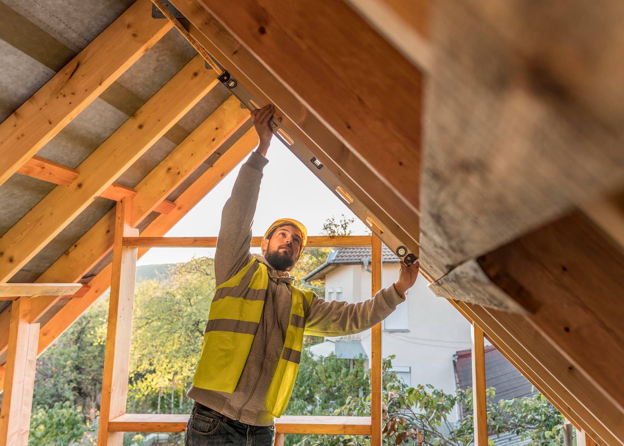 Dachdecker & Zimmerer bei der Arbeit